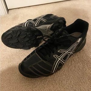 Women’s turf shoes size 8
